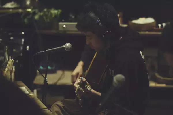 「野村訓市による“年越し特番”が今年も放送 | ハナレグミ、奇妙礼太郎、安部勇磨、HIMIの豪華4名がゲストとして登場」の画像