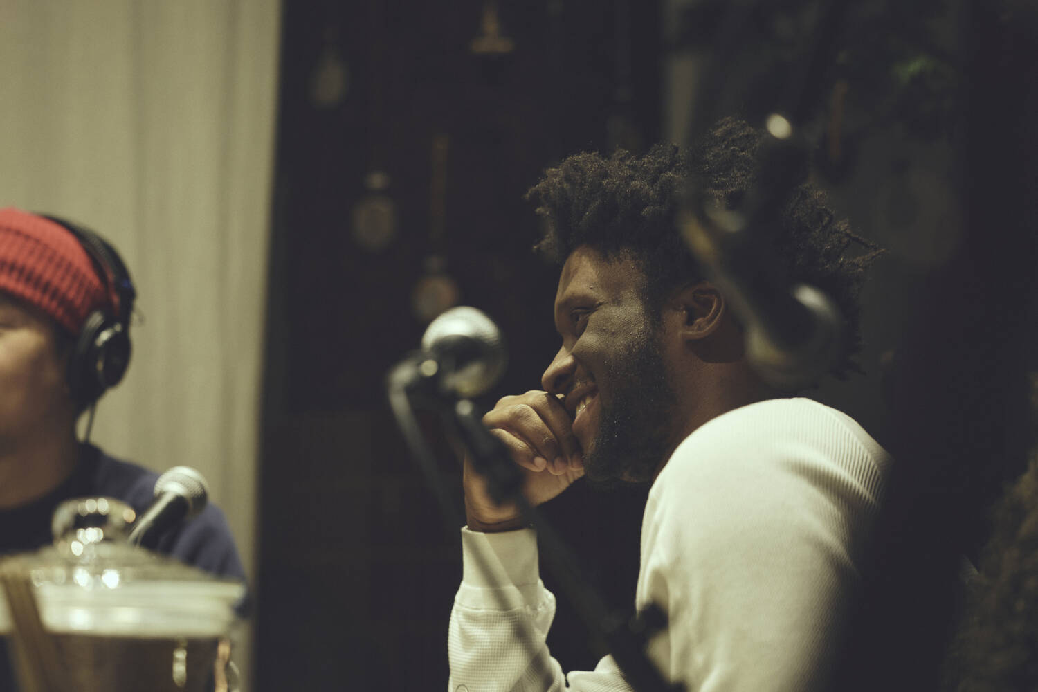 野村訓市による“年越し特番”が今年も放送 | ハナレグミ、奇妙礼太郎、安部勇磨、HIMIの豪華4名がゲストとして登場