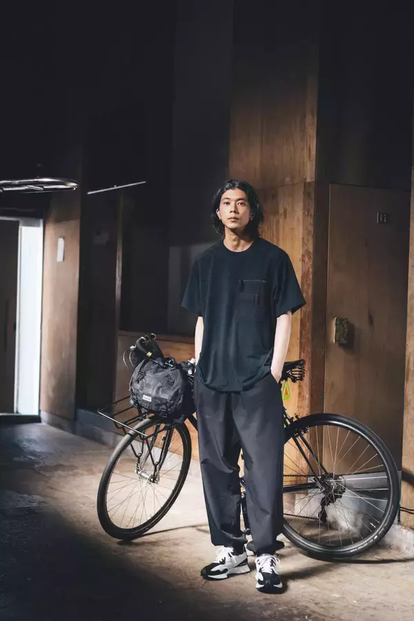 「New BalanceとBRIEFINGがコラボ！自転車をコンセプトに共同開発したバッグとアパレルが発売」の画像