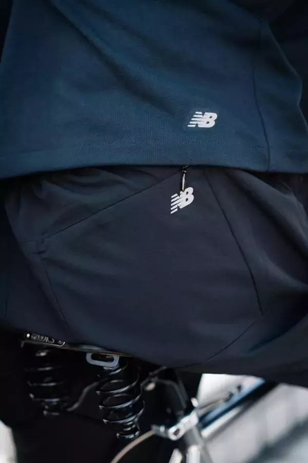 「New BalanceとBRIEFINGがコラボ！自転車をコンセプトに共同開発したバッグとアパレルが発売」の画像