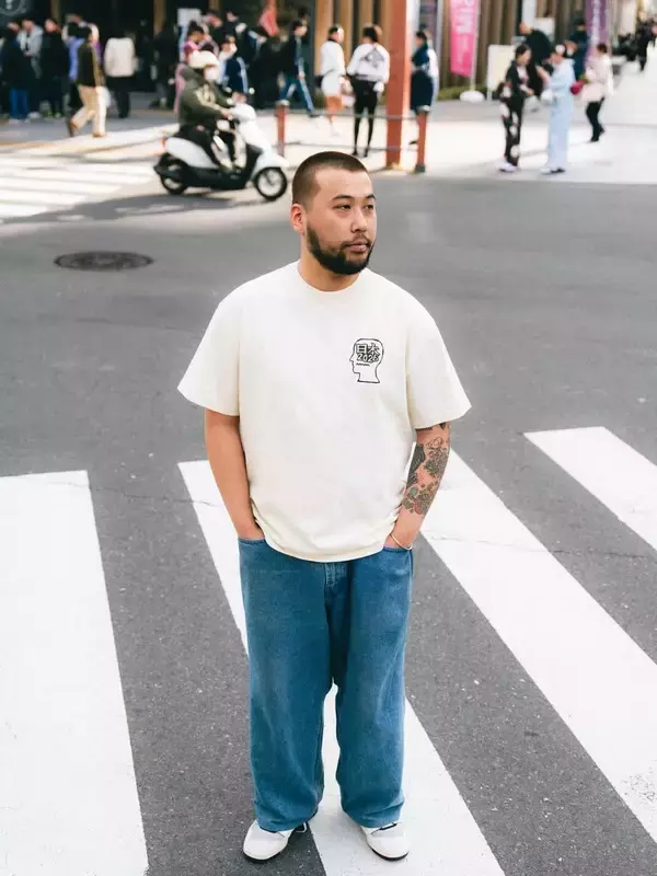 「〈Brain Dead〉が新年の開幕を祝して日本限定のグラフィックTシャツとキャップを発売」の画像