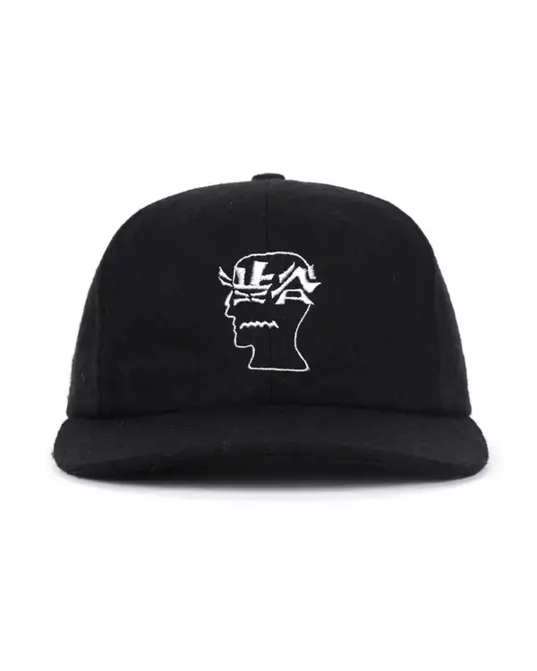 「〈Brain Dead〉が新年の開幕を祝して日本限定のグラフィックTシャツとキャップを発売」の画像