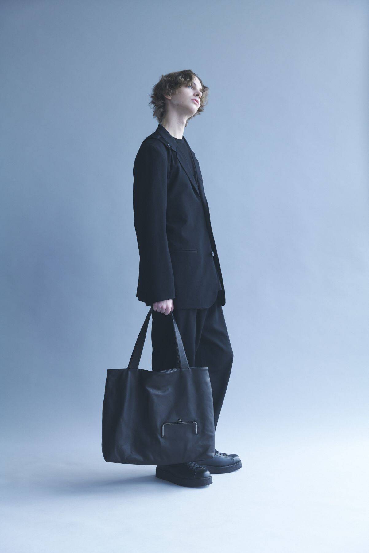 〈discord Yohji Yamamoto〉の定番 “Angular Bag”と“CLASP”シリーズから新作が登場