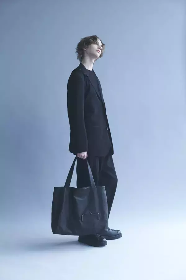 「〈discord Yohji Yamamoto〉の定番 “Angular Bag”と“CLASP”シリーズから新作が登場」の画像