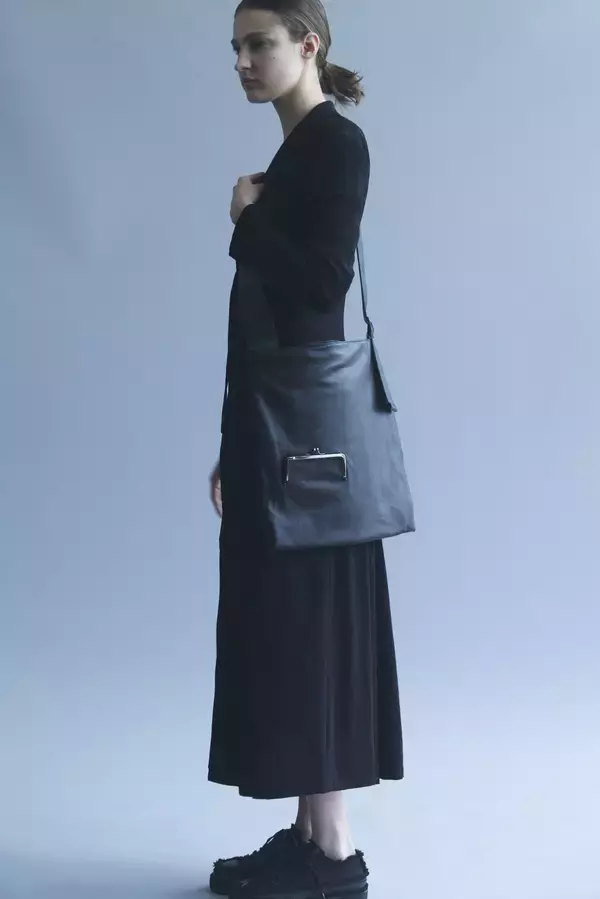 「〈discord Yohji Yamamoto〉の定番 “Angular Bag”と“CLASP”シリーズから新作が登場」の画像