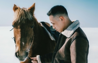 JJJが生前構想していたステージを形にした＜the light tour＞の模様をスペースシャワーTVが特別番組としてオンエア