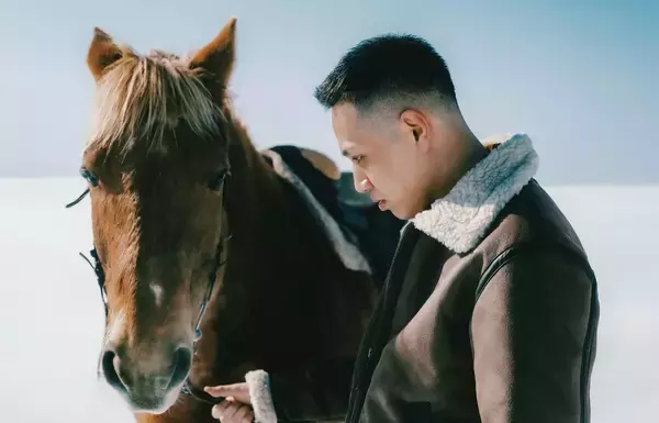 JJJが生前構想していたステージを形にした＜the light tour＞の模様をスペースシャワーTVが特別番組としてオンエア