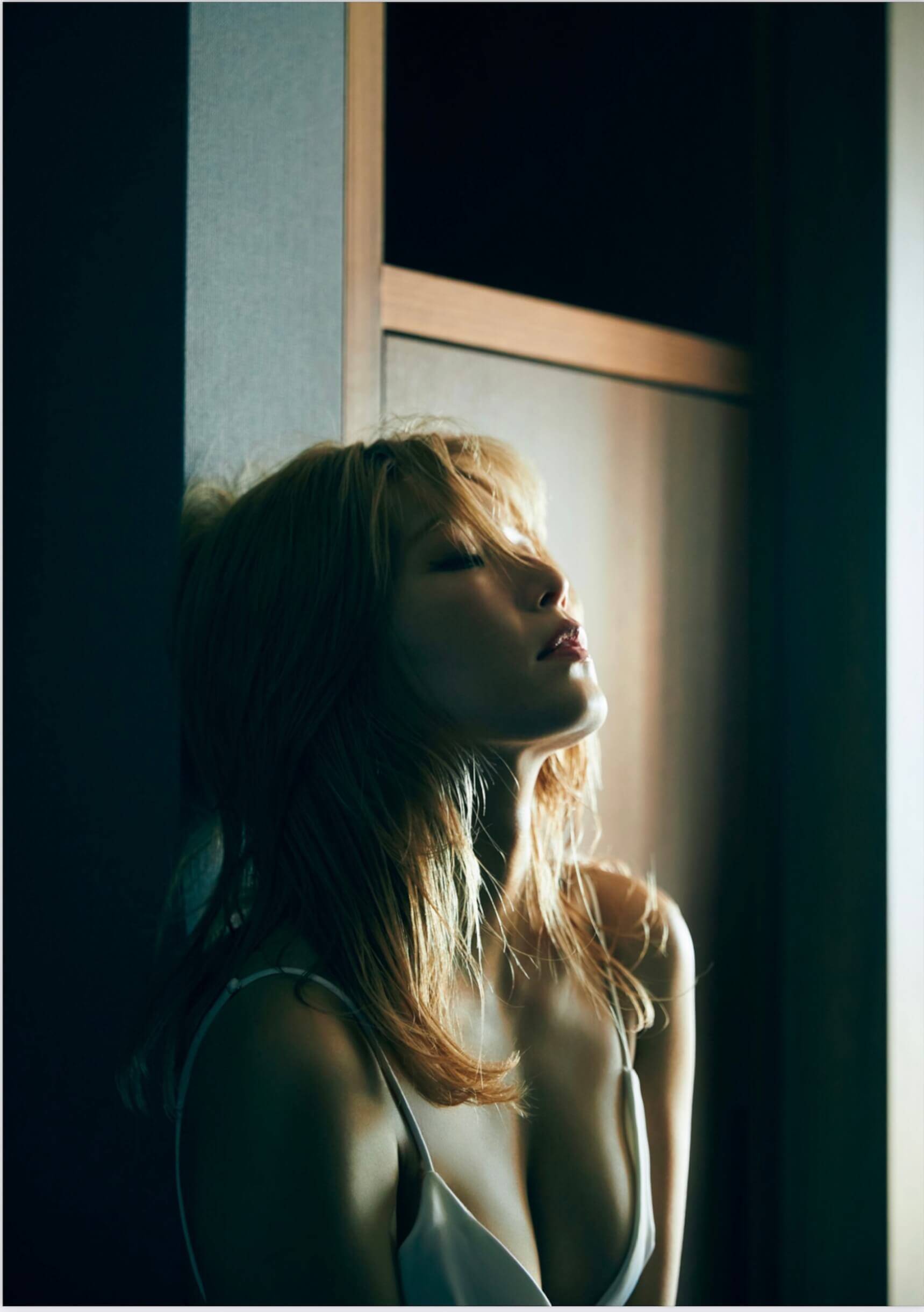 AAA・宇野実彩子“あえて絞らない美肢体”にうっとり…写真集が3回目重版決定！