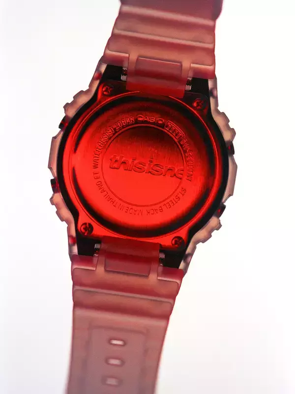 「〈thisisneverthat〉と〈G-SHOCK〉が両者の美学と機能性を融合させたコラボウォッチを発売」の画像