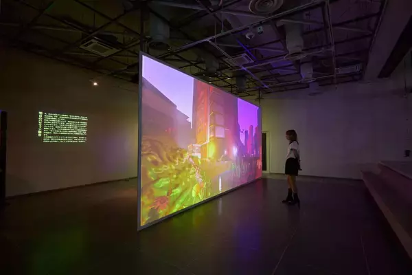 「うつりゆく都市と祭り。＜Might Be Classics #1《菅野歩美個展「明日のハロウィン都市」》＞レポート」の画像