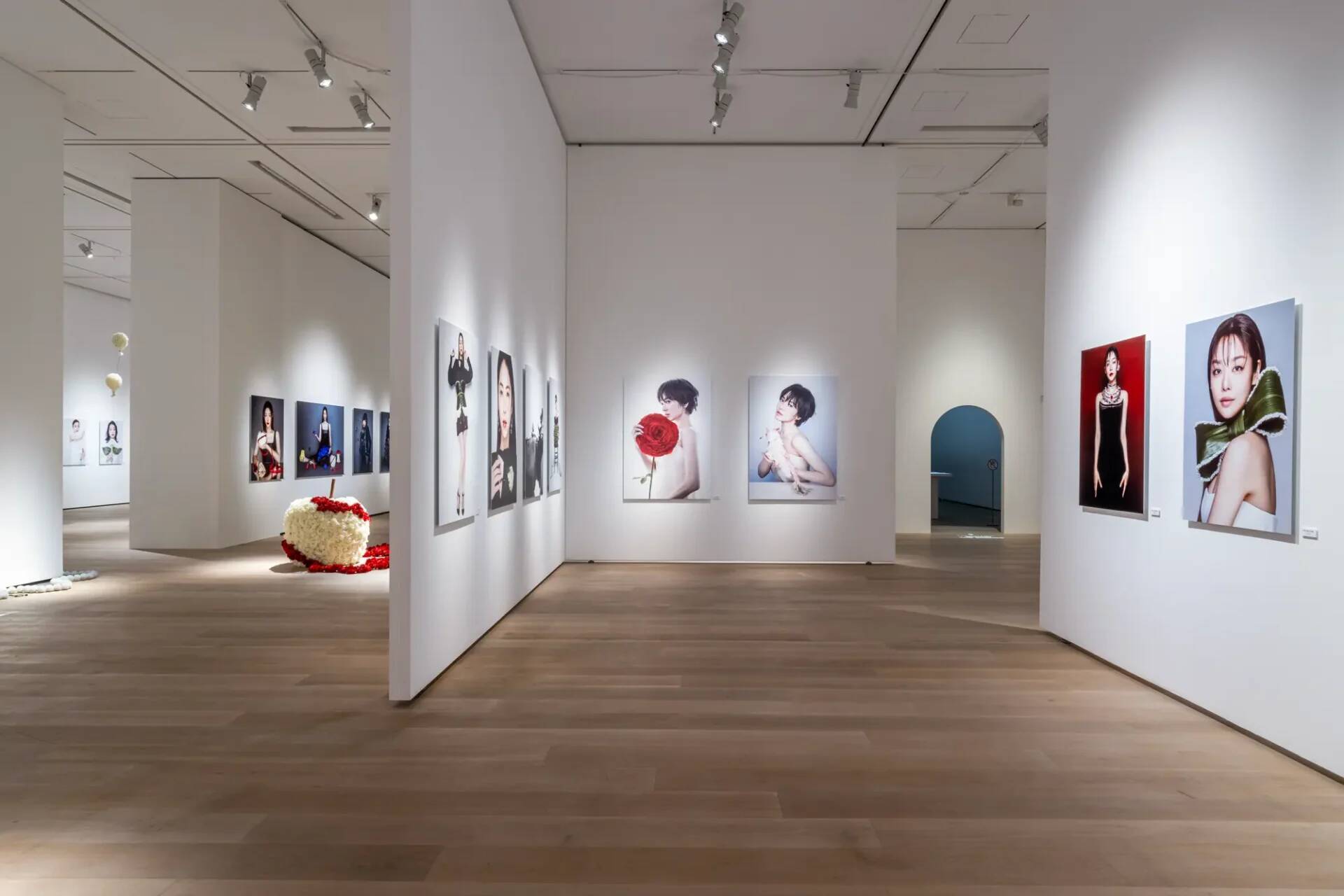 キム・ヨンジュンと吉田ユニによる写真展「Face to face」