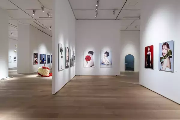 「キム・ヨンジュンと吉田ユニによる写真展「Face to face」」の画像