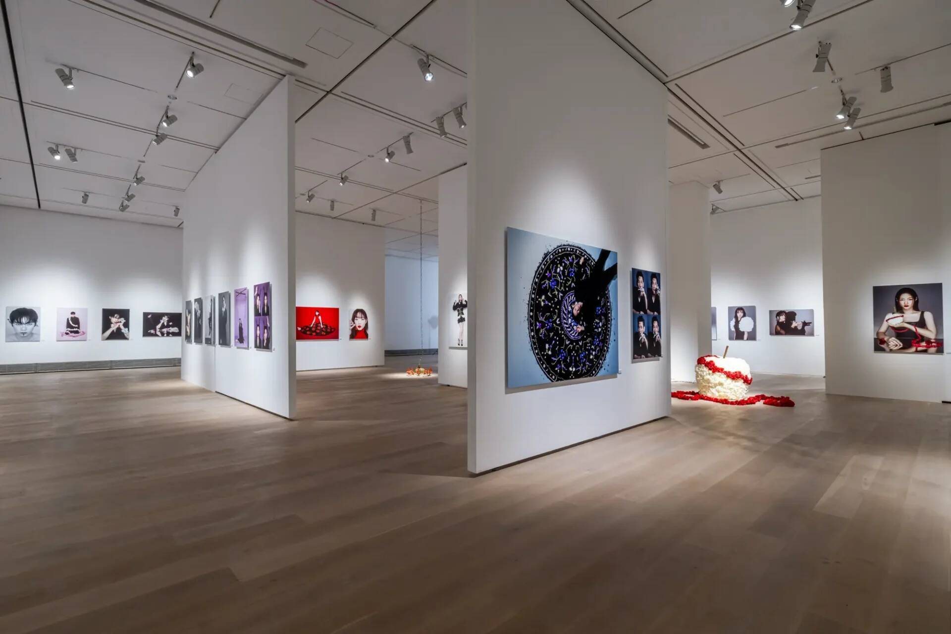 キム・ヨンジュンと吉田ユニによる写真展「Face to face」
