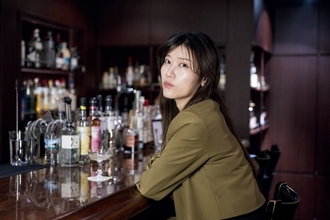 ヒコロヒーに訊く、BARのすゝめ｜「おすすめで」から始まる心地の良い時間