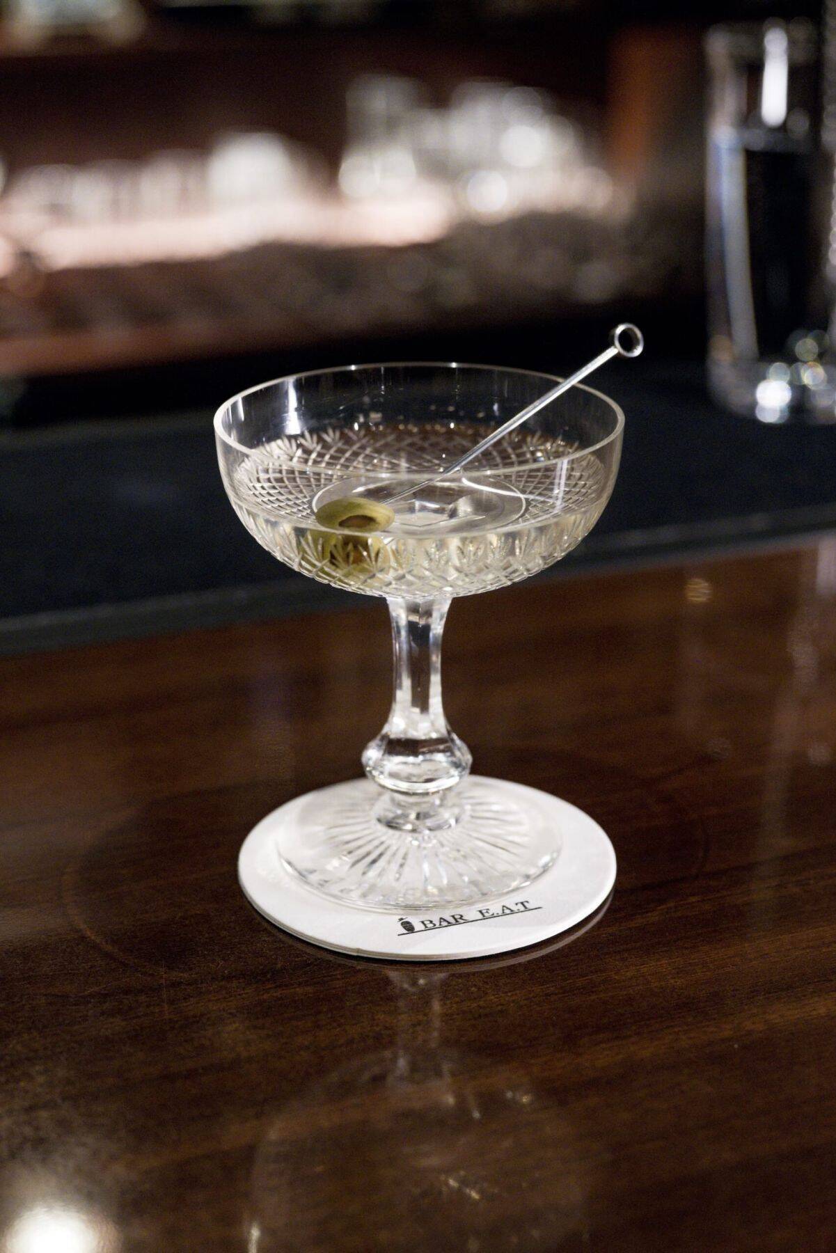 ヒコロヒーに訊く、BARのすゝめ｜「おすすめで」から始まる心地の良い時間