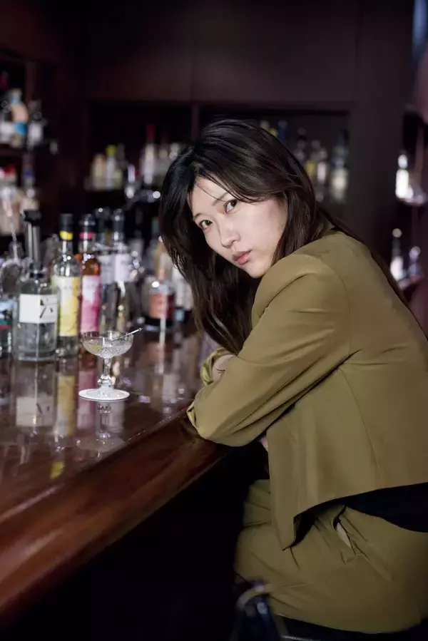 「ヒコロヒーに訊く、BARのすゝめ｜「おすすめで」から始まる心地の良い時間」の画像