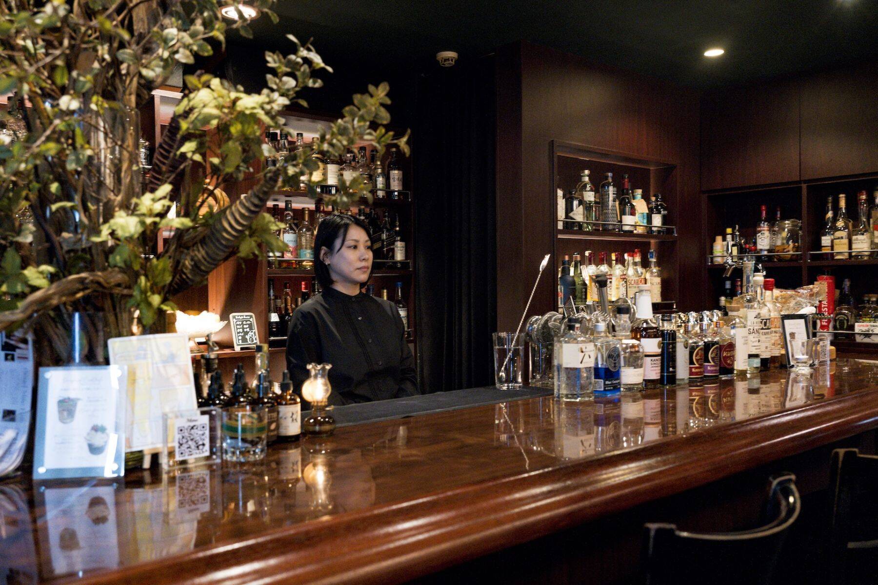 ヒコロヒーに訊く、BARのすゝめ｜「おすすめで」から始まる心地の良い時間