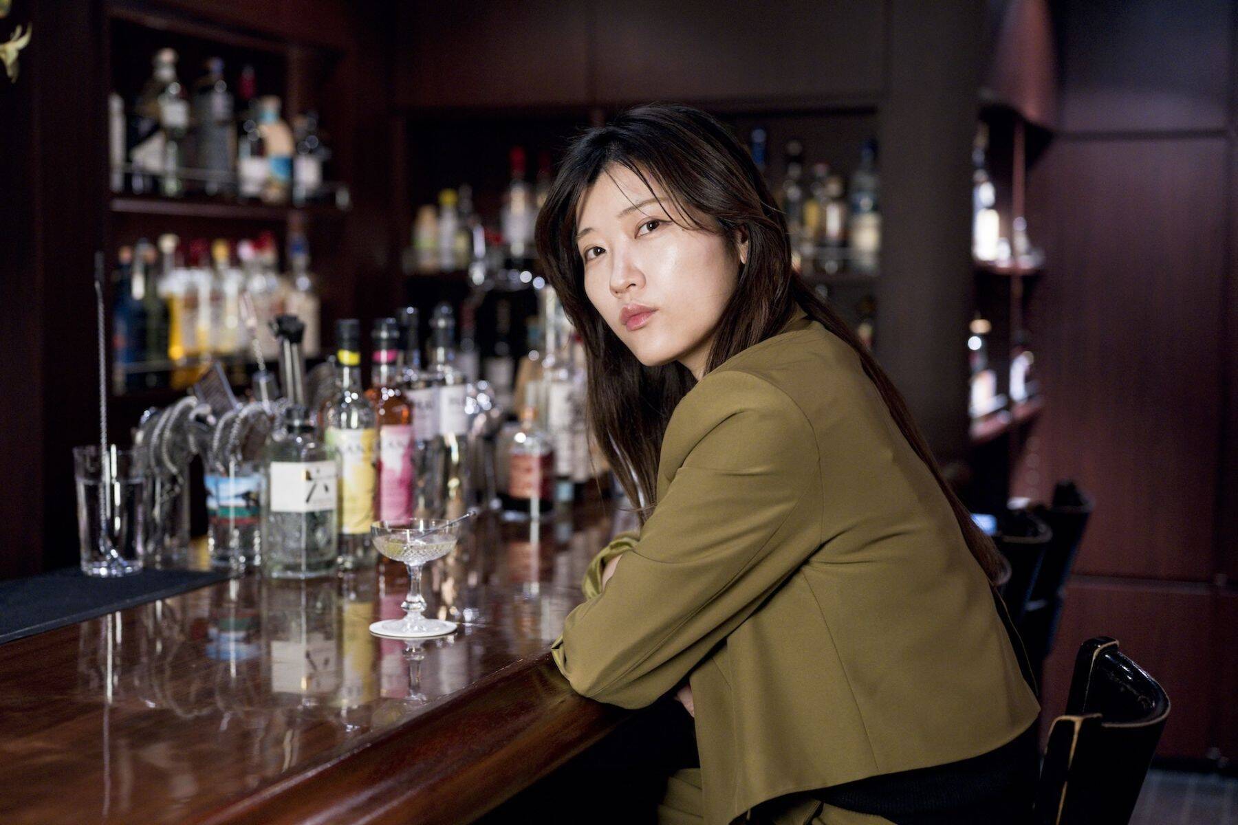 ヒコロヒーに訊く、BARのすゝめ｜「おすすめで」から始まる心地の良い時間