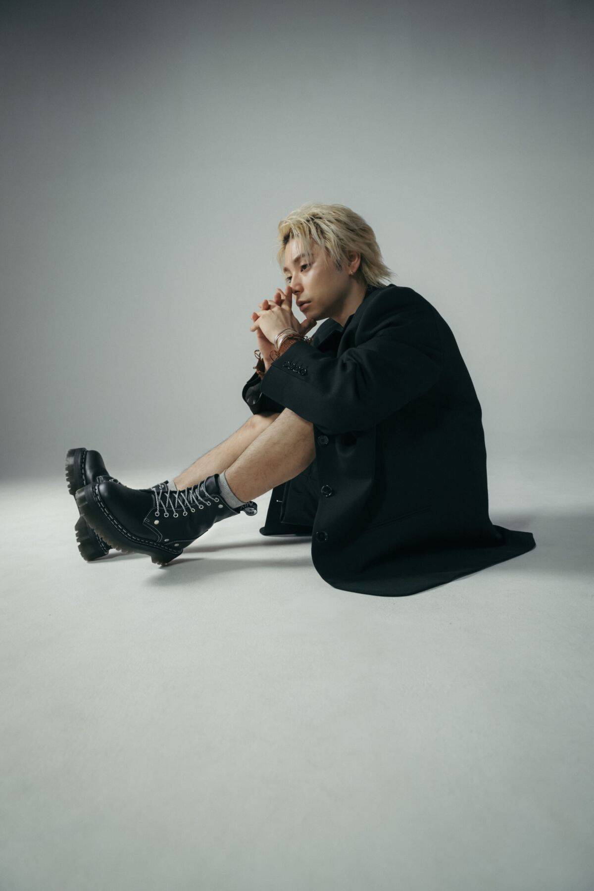 〈Dr. Martens〉2026年春夏コレクションのビジュアルに村上虹郎が登場