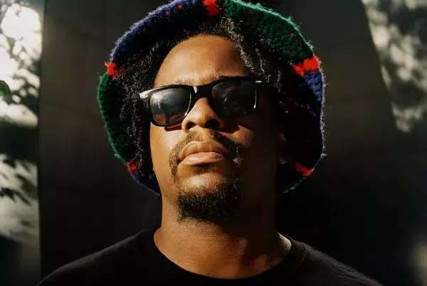 「DJハリソン、カバーアルバム『Shades of Yesterday』を〈Stones Throw〉よりリリース｜ビートルズやスティーリー・ダン、シュギー・オーティスらの名曲が収録」の画像