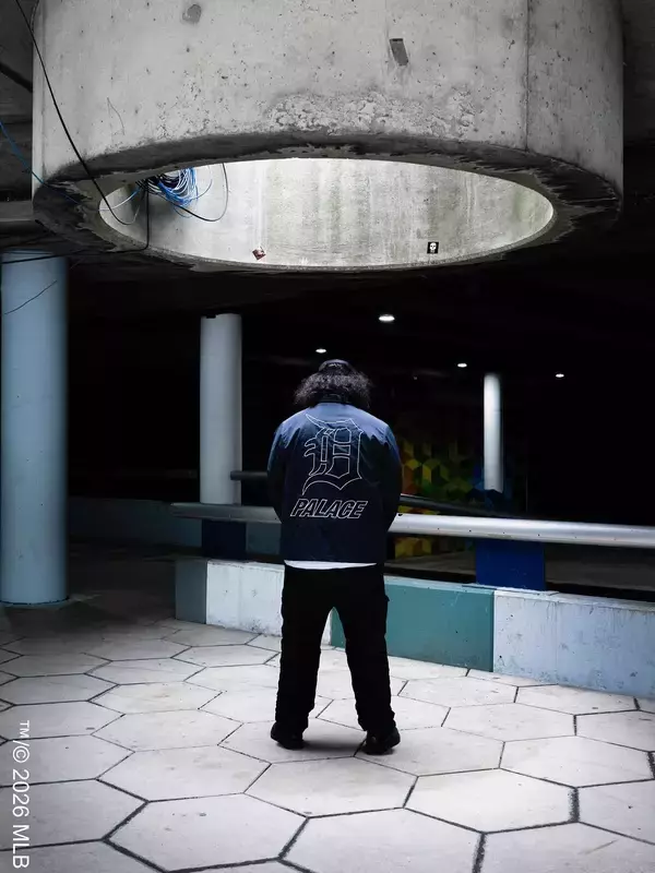 「〈PALACE SKATEBOARDS〉がデトロイト・タイガースとの最新コラボコレクションを発売」の画像
