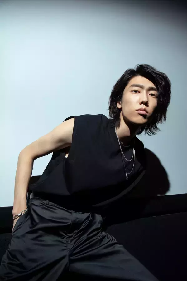 「ベールに包まれたidomに初インタビュー｜月9ドラマ『競争の番人』主題歌を経て描く未来」の画像