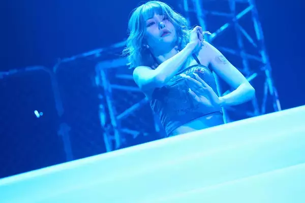 「「皆が幸せになれるように」──戦慄かなのソロワンマン＜karma with you＞（2023年6月28日＠Zepp Shinjuku）ライブレポート」の画像