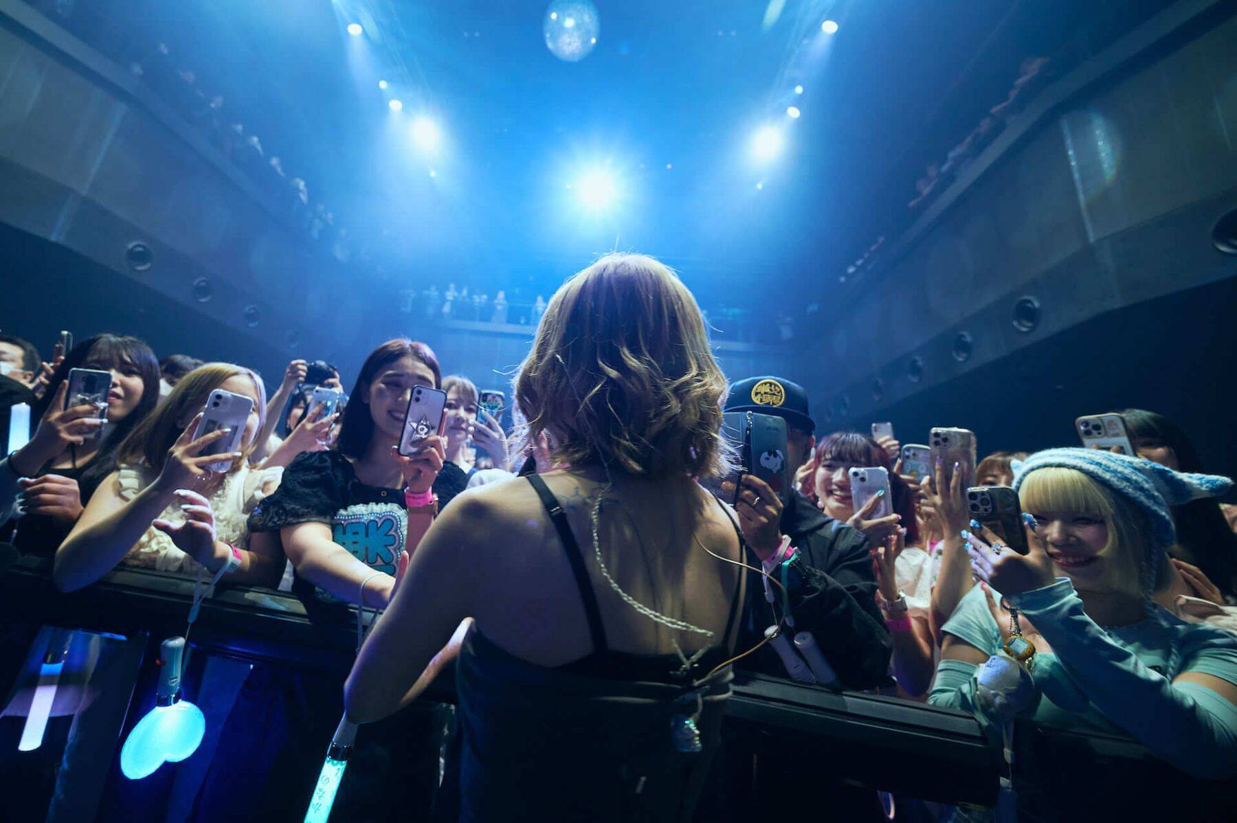 「皆が幸せになれるように」──戦慄かなのソロワンマン＜karma with you＞（2023年6月28日＠Zepp Shinjuku）ライブレポート