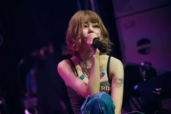 「「皆が幸せになれるように」──戦慄かなのソロワンマン＜karma with you＞（2023年6月28日＠Zepp Shinjuku）ライブレポート」の画像