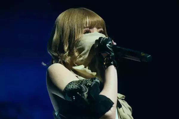 「「皆が幸せになれるように」──戦慄かなのソロワンマン＜karma with you＞（2023年6月28日＠Zepp Shinjuku）ライブレポート」の画像