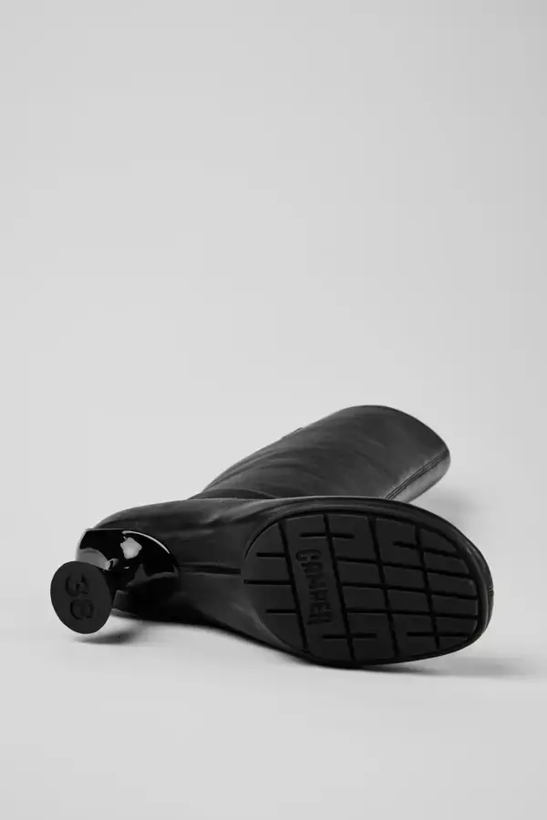 「〈CAMPER〉のウィメンズシリーズ “Right”から約7年ぶりに新ヒールモデル “Right Left”が登場」の画像