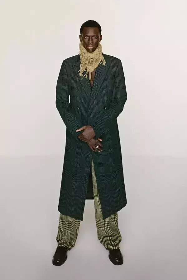 ダニエル・リーによるバーバリー 2024年スプリングコレクション｜英国らしさを継承しつつ、ブランドシンボルのチェックを自在に再構築