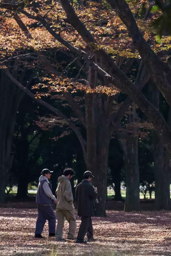 「「L’ECHOPPE」がランブリングを背景とする「Caledoor」とコラボ｜スモックジャケット、オーバーパンツ、ウールキャップ、ボアパンツが登場」の画像