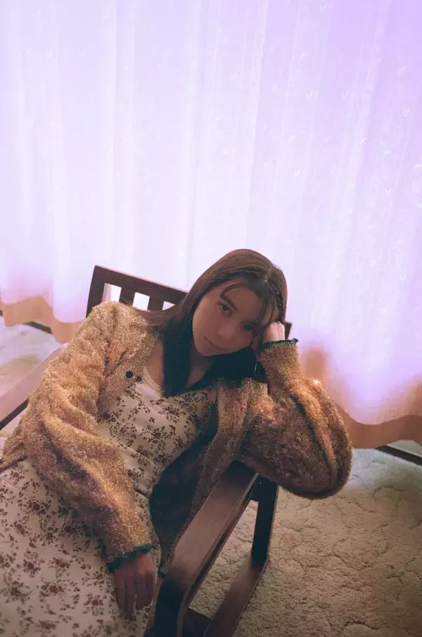 「adieu（上白石萌歌）が自身のアパレルブランドとなる「-à plus-」より2022夏コレクションを発表」の画像