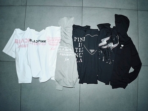 BLACKPINKが藤原ヒロシ主宰の〈fragment design〉とのコラボグッズを発売