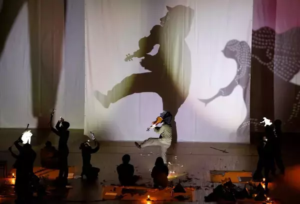 「川村亘平斎×志人×東京藝大──“兵士の物語”公演で生まれた芸術のシナジー｜＜藝大百鬼夜行・第3回＞レポート」の画像