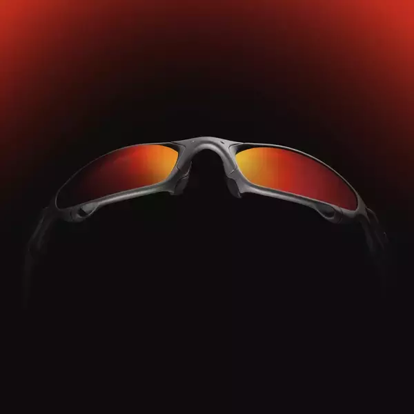 「〈Oakley〉史上最も革新的なアイコン MUZM X-Metal Julietをトラヴィス・スコットが再構築」の画像