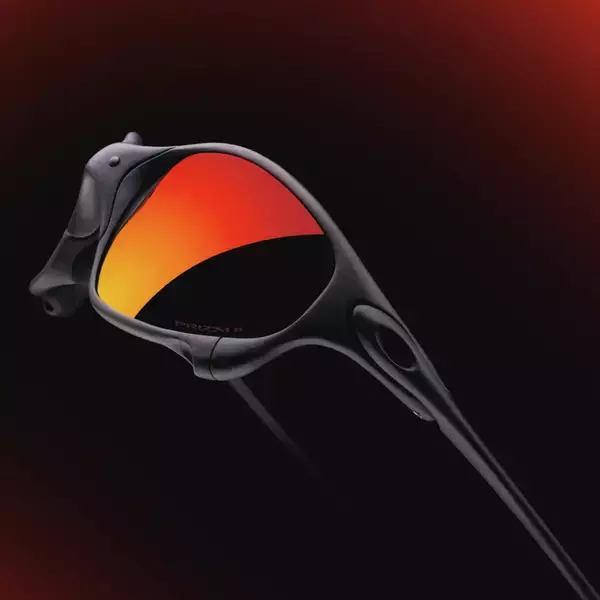 「〈Oakley〉史上最も革新的なアイコン MUZM X-Metal Julietをトラヴィス・スコットが再構築」の画像