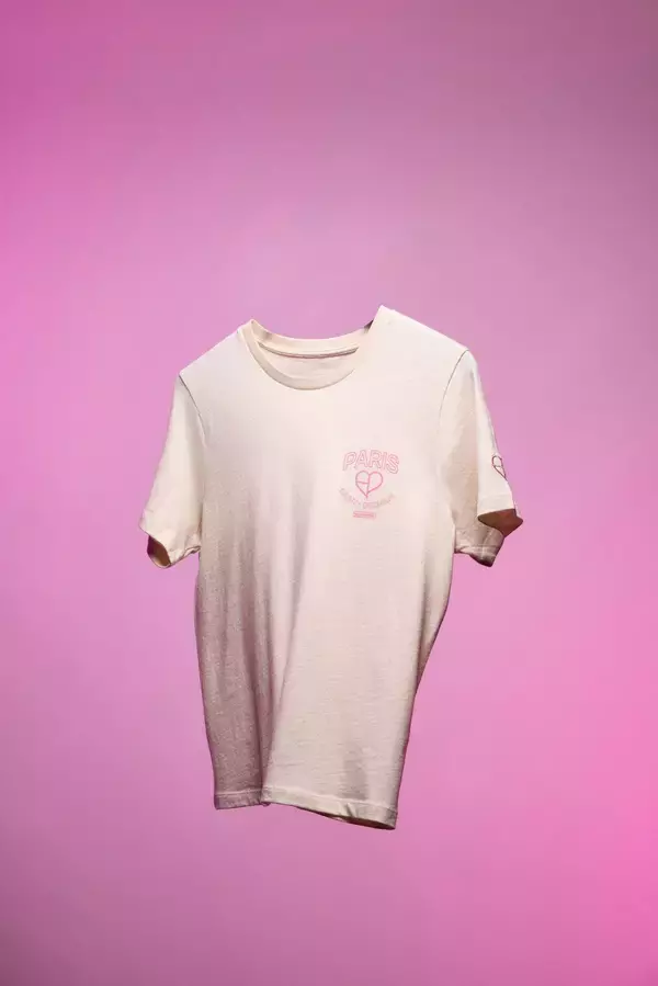 「BLACKPINKがパリ・サンジェルマンとの限定カプセルコレクションをアジアツアーに向けて発売」の画像