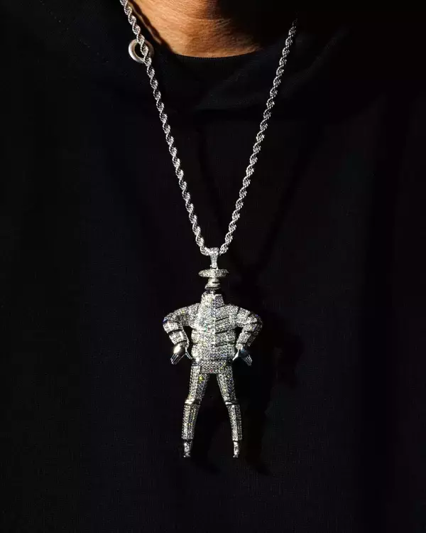 「彫刻家 小畑多丘と日本のハイエンドジュエラー〈COREJEWELS〉による“身につける彫刻”が発売」の画像