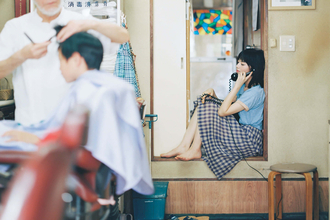 くるり、小松菜奈が出演する新曲「八月は僕の名前」MV公開｜Amazon Original連続ドラマ『モアザンワーズ／More Than Words』主題歌