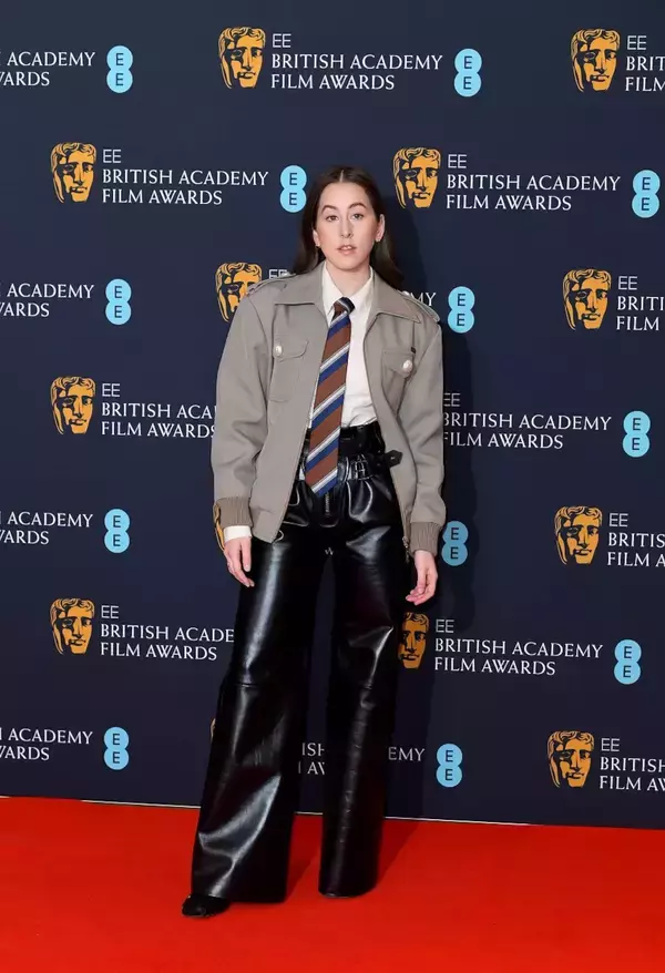 「レア・セドゥ、コディ・スミット＝マクフィーらがルイ・ヴィトンを纏い「英国アカデミー賞（BAFTA）」に登壇」の画像