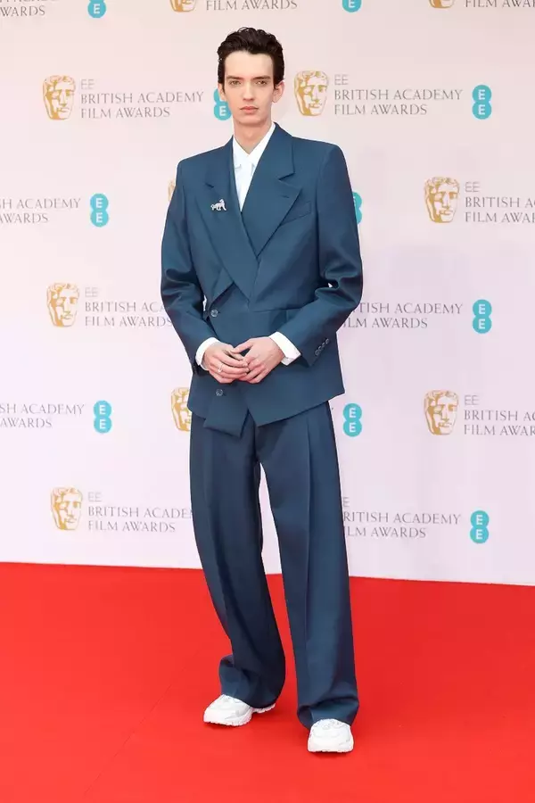 「レア・セドゥ、コディ・スミット＝マクフィーらがルイ・ヴィトンを纏い「英国アカデミー賞（BAFTA）」に登壇」の画像