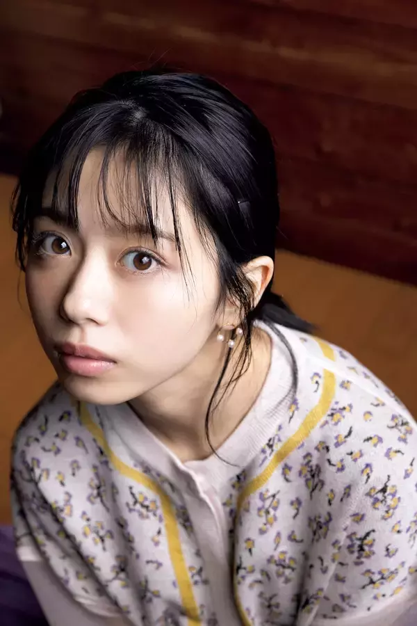 「シーツをめくると“人気アイドルの吸い込まれそうな美ボディ”が…！グラビアカット100枚以上収録『旬撮GIRL Vol.11』」の画像