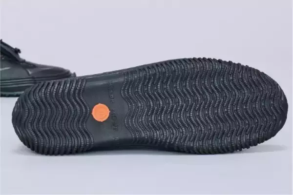 「広島県府中市のスニーカーメーカー〈SPINGLE〉が『攻殻機動隊SAC_2045』とのコラボレーションを発表」の画像