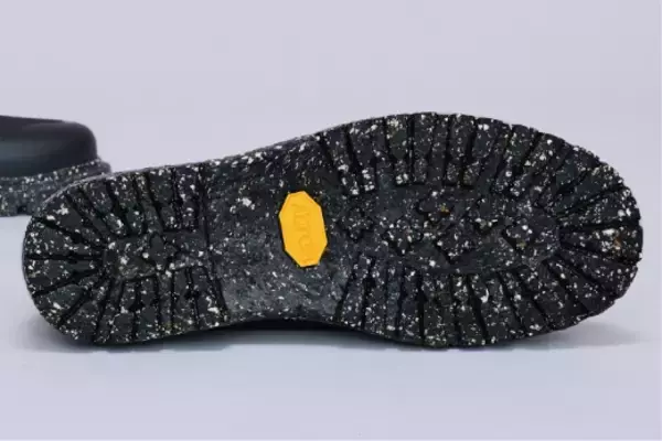 「広島県府中市のスニーカーメーカー〈SPINGLE〉が『攻殻機動隊SAC_2045』とのコラボレーションを発表」の画像