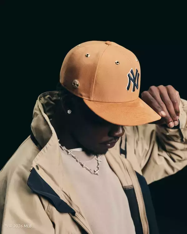 「〈NEW ERA®︎〉が〈Timberland®︎〉との限定コラボコレクションを発売」の画像