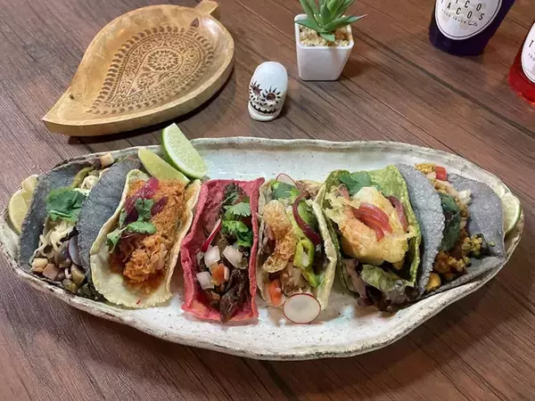 「ローカル × ローカルの妙味、フジロックで味わいたい音楽とグルメのマリアージュ5選」の画像