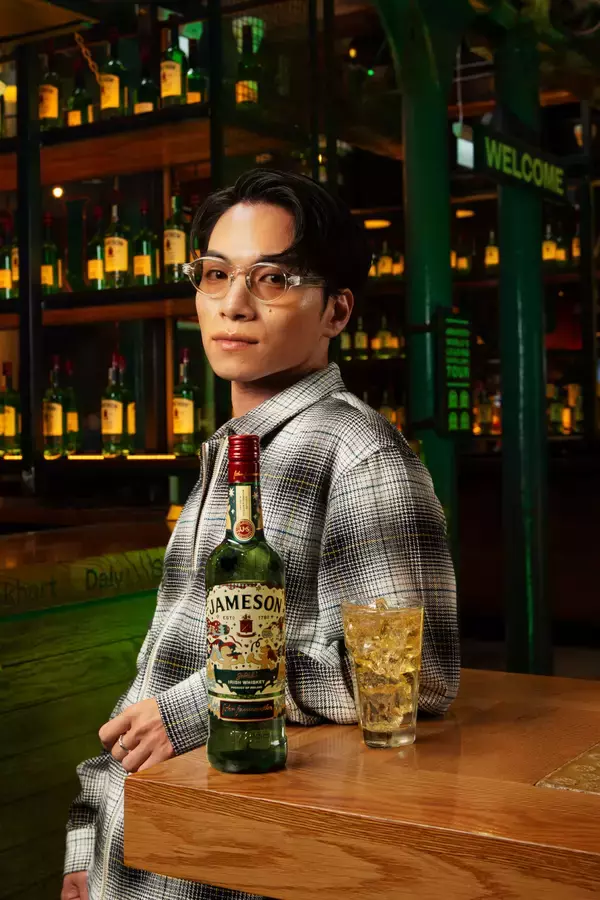 「SIRUPとアイリッシュウイスキーの「ジェムソン」がコラボ！本人監修・Kentaro Okawaraデザインの日本限定ボトルが発売」の画像