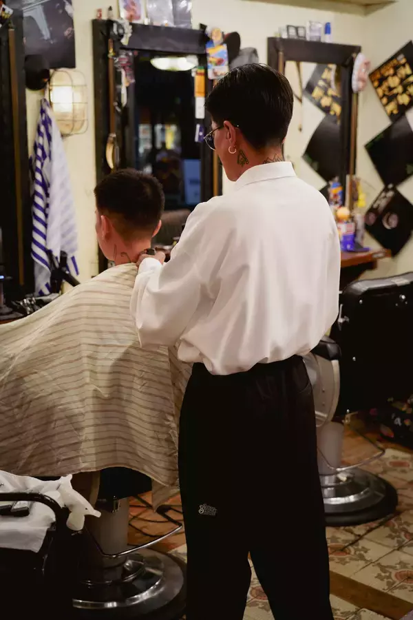 「『MR.BROTHERS CUT CLUB』が〈MAGIC STICK〉とのコラボレーションを発表」の画像